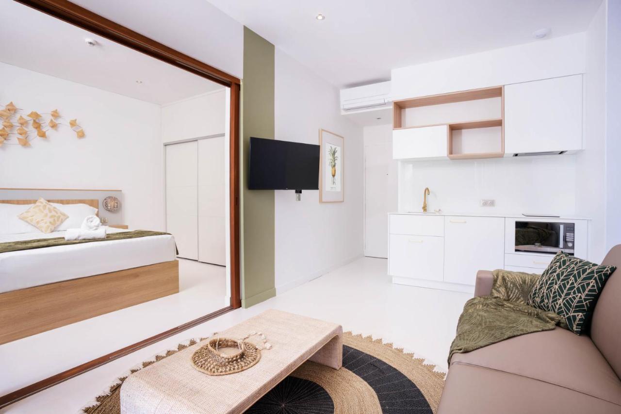 Cook'S Bay Hotel & Suites Paopao Buitenkant foto