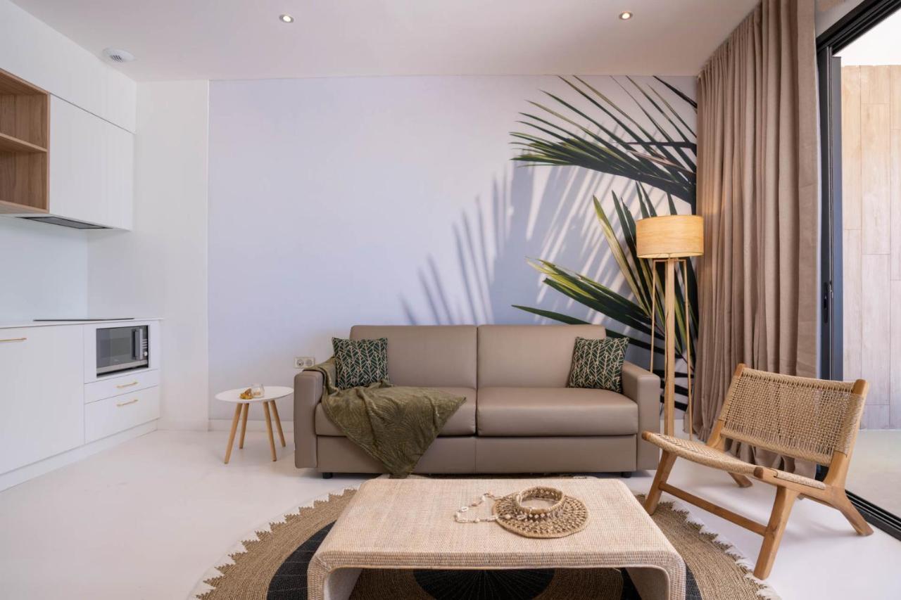 Cook'S Bay Hotel & Suites Paopao Buitenkant foto