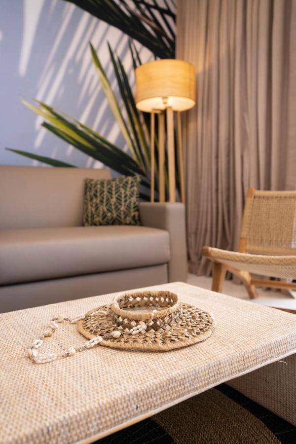 Cook'S Bay Hotel & Suites Paopao Buitenkant foto