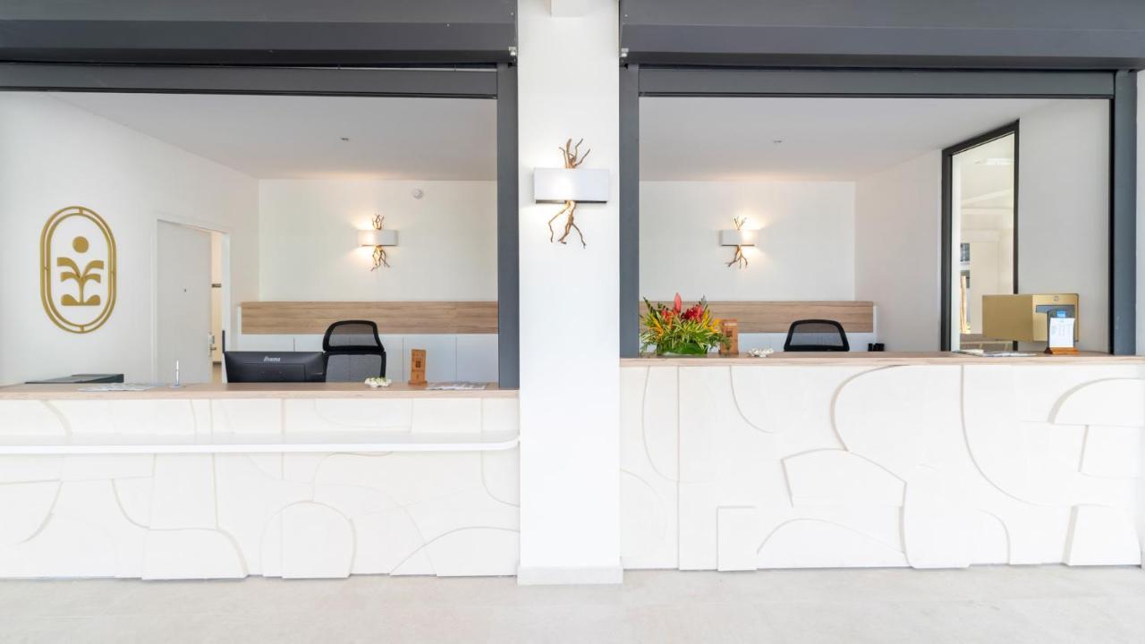 Cook'S Bay Hotel & Suites Paopao Buitenkant foto