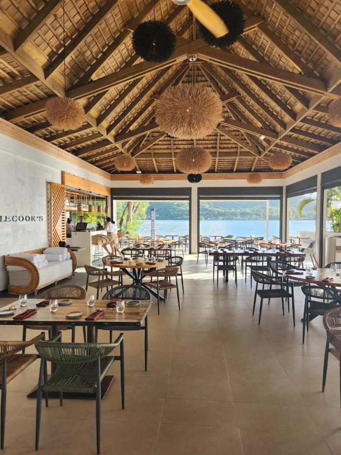 Cook'S Bay Hotel & Suites Paopao Buitenkant foto