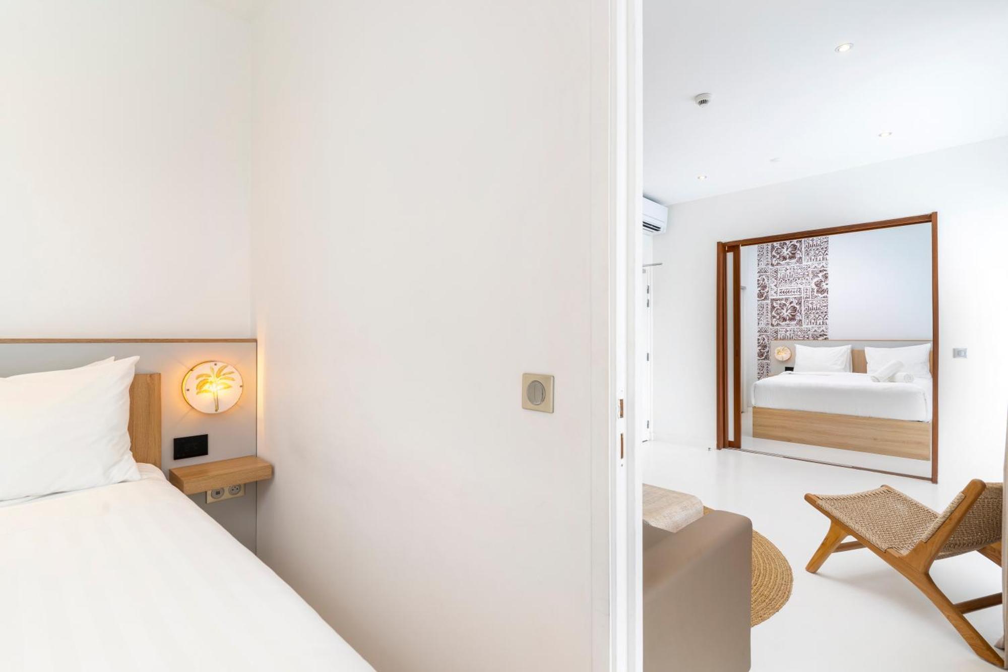 Cook'S Bay Hotel & Suites Paopao Buitenkant foto