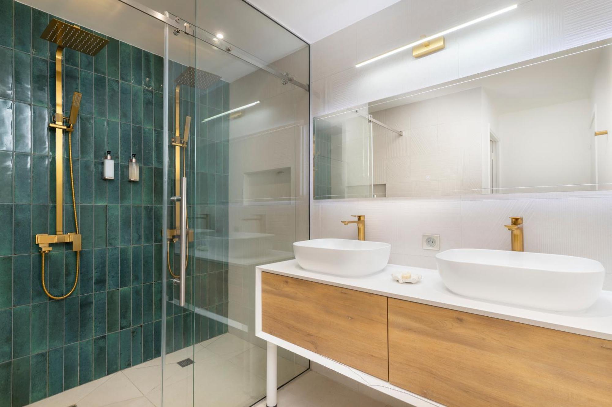Cook'S Bay Hotel & Suites Paopao Buitenkant foto