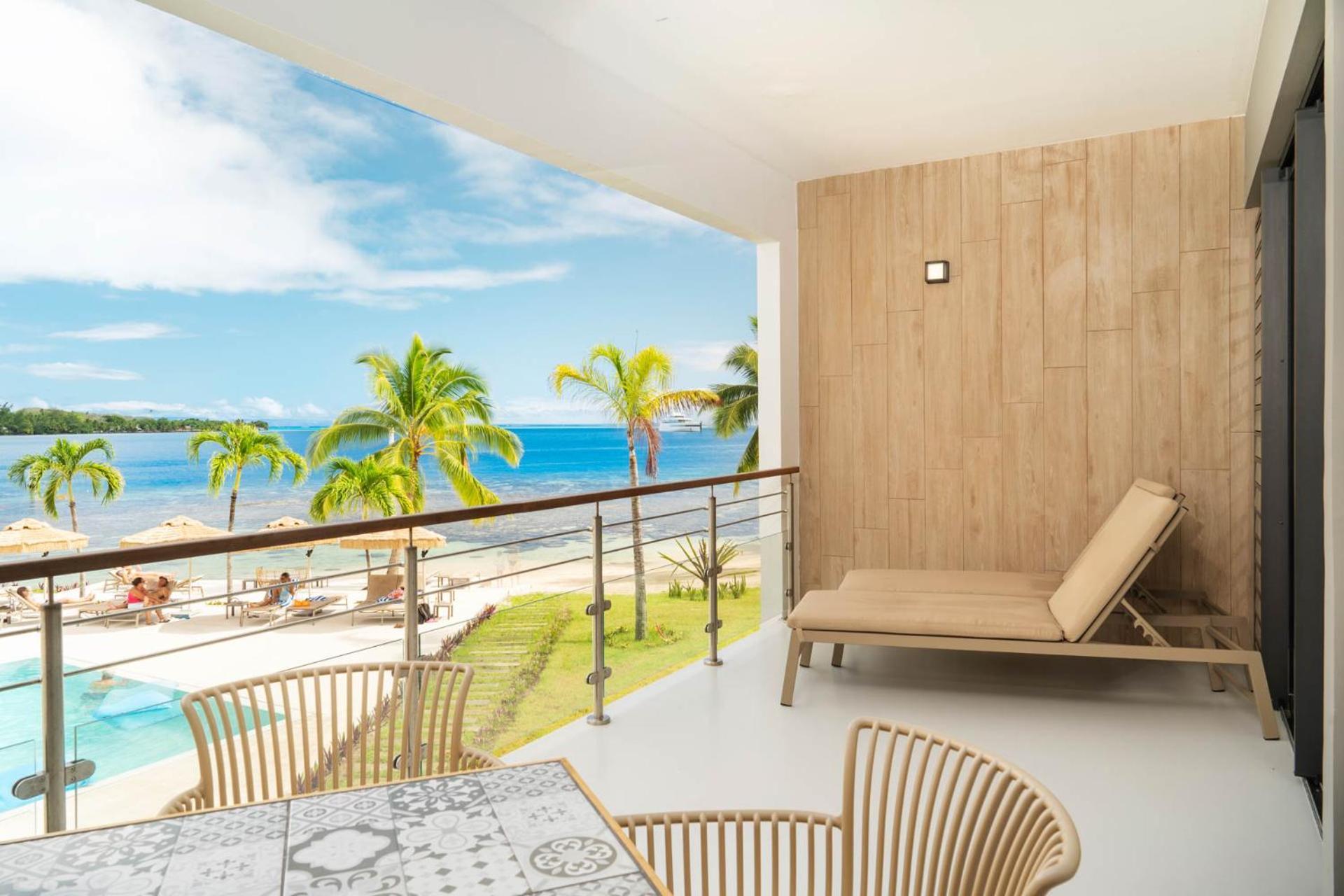 Cook'S Bay Hotel & Suites Paopao Buitenkant foto