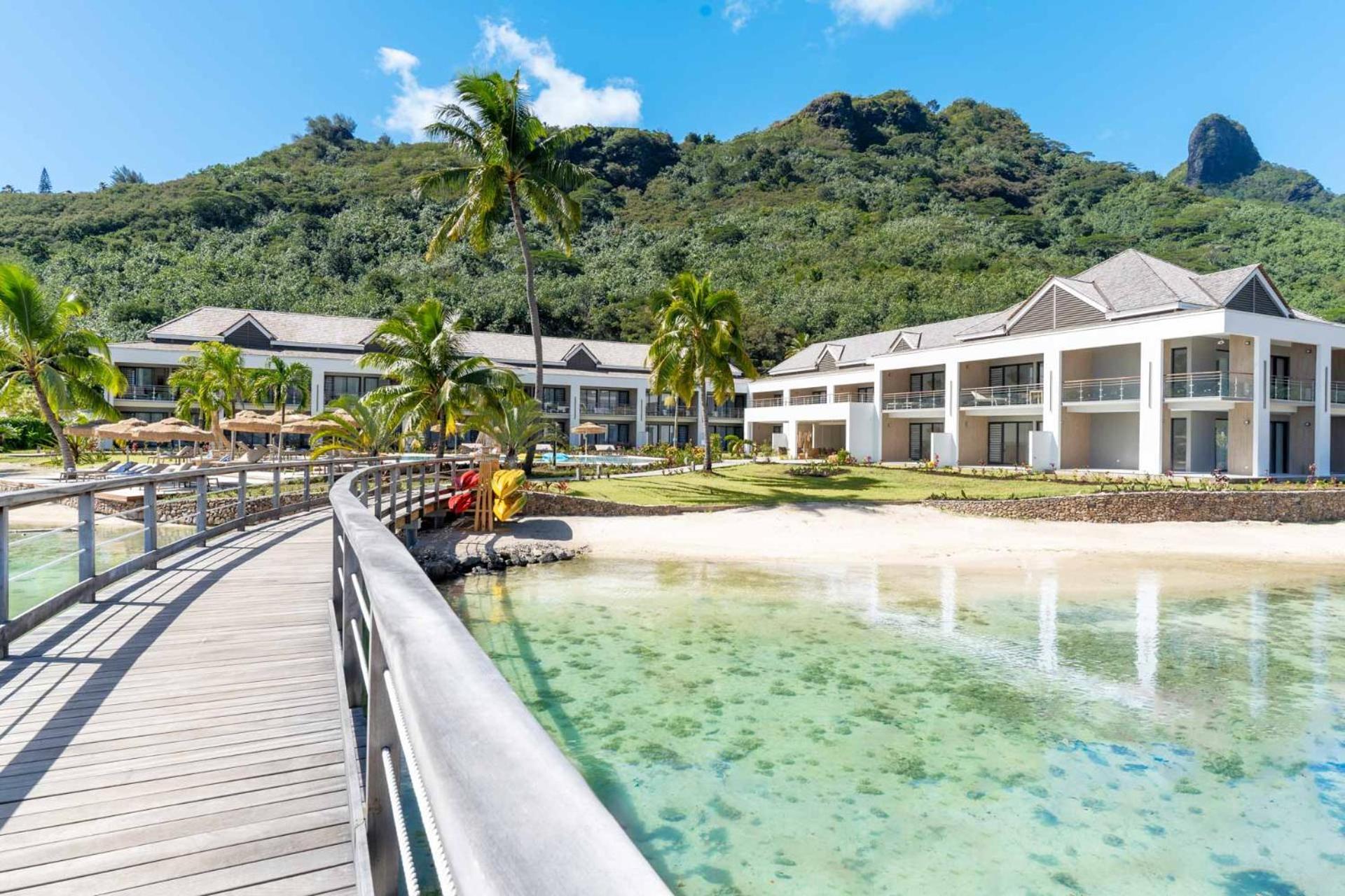 Cook'S Bay Hotel & Suites Paopao Buitenkant foto