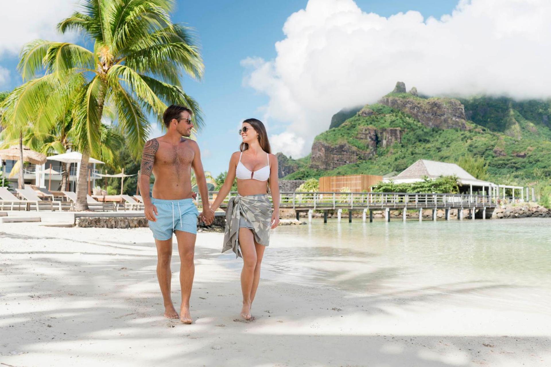 Cook'S Bay Hotel & Suites Paopao Buitenkant foto
